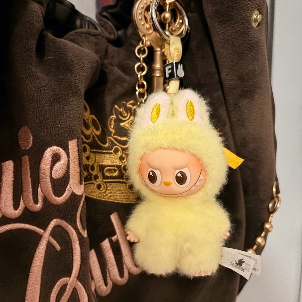 Yellow(F) Pin For Love Labubu